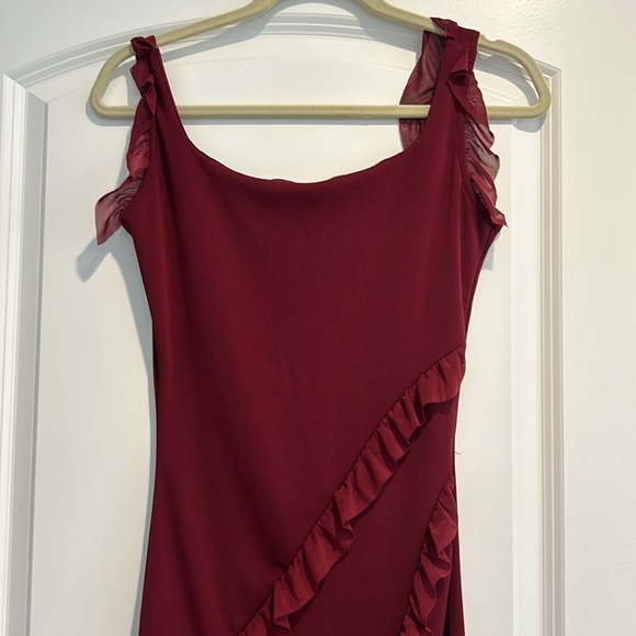 Midi dress with fluttery ruffles in berry color. - Picture 7 of 7